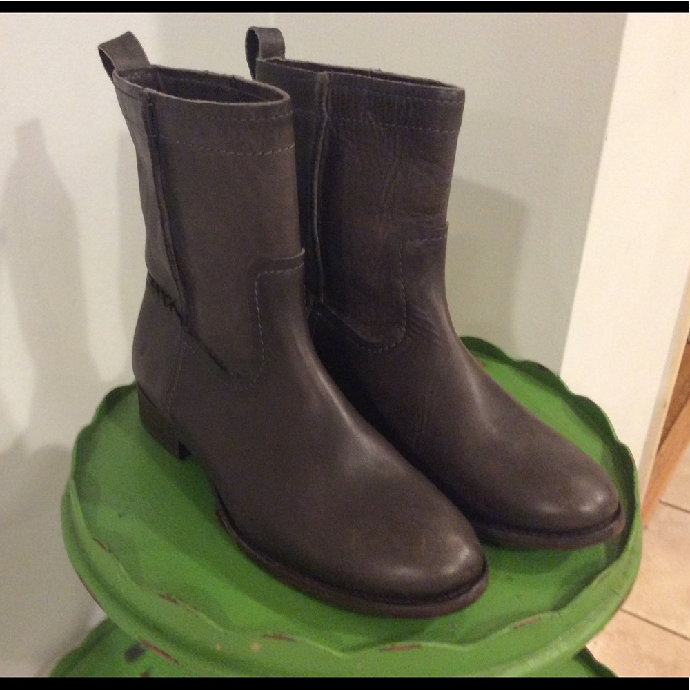 Frye Short Cara Boot